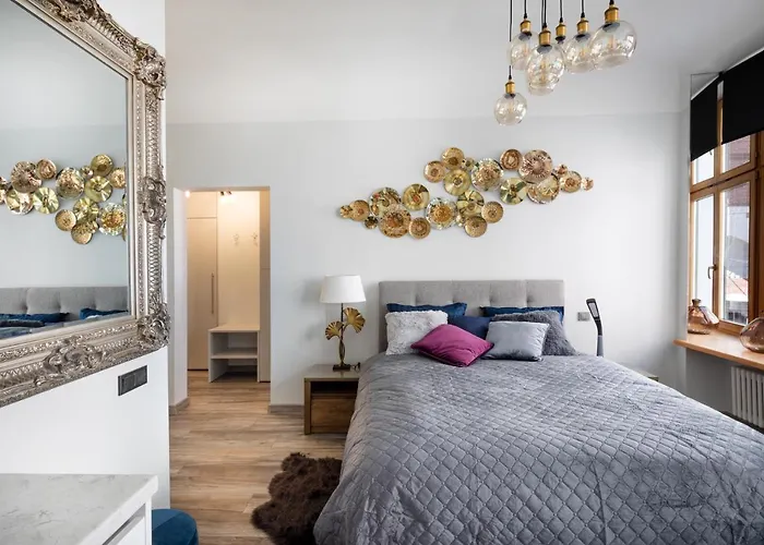 Apartment Art Design King Bed In Old Town Riga