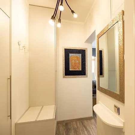 Art Design King Bed In Old Town