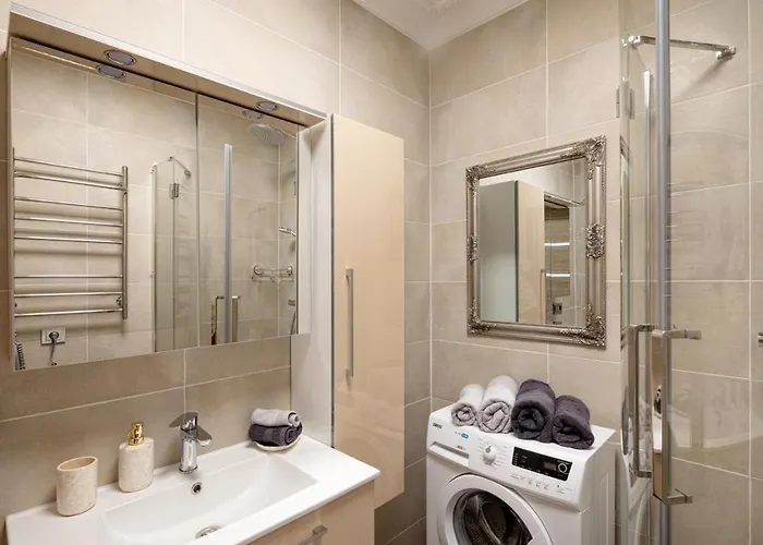 Art Design King Bed In Old Town