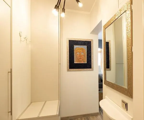 Art Design King Bed In Old Town